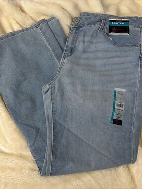 NWT. No Boundaries Light Blue Junior’s Mid-rise Bootcut Jeans